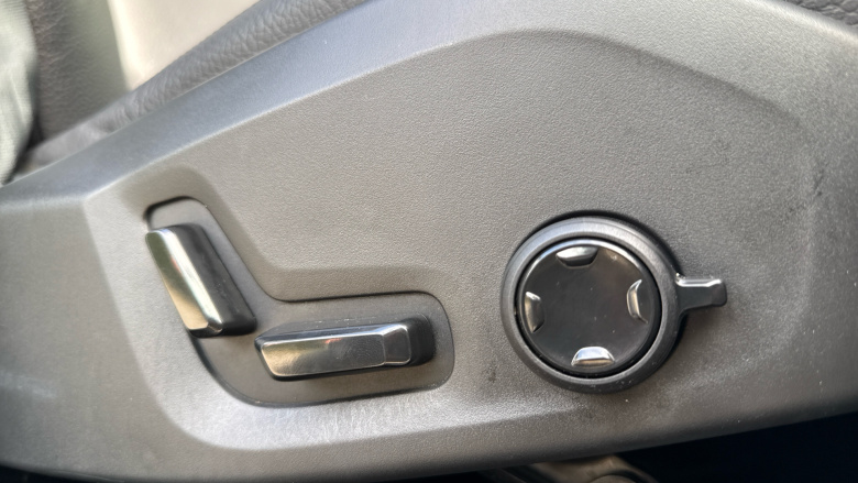 Volvo XC60 2.0 B4D Plus Dark 5dr AWD Geartronic Diesel Estate